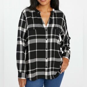 Chic Black & White Plaid Button-Front Blouse with Roll Tab Sleeves -XLarge